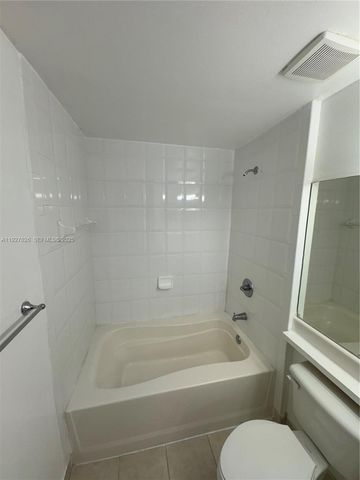 8000 N Nob Hill Rd 101, Tamarac, FL 33321