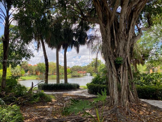 8000 N Nob Hill Rd 101, Tamarac, FL 33321