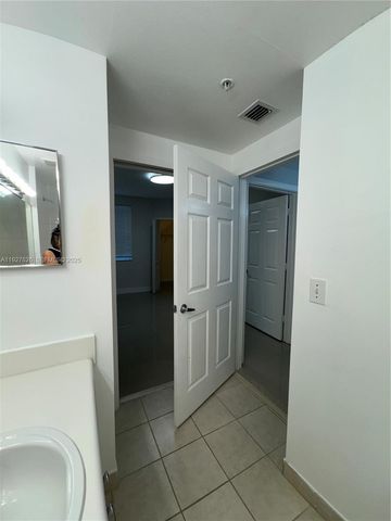 8000 N Nob Hill Rd 101, Tamarac, FL 33321