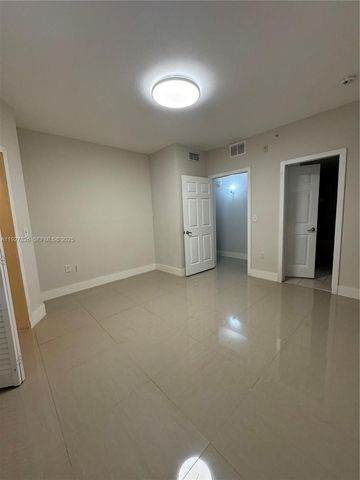 8000 N Nob Hill Rd 101, Tamarac, FL 33321