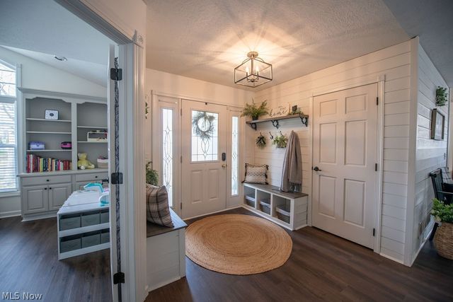 316 Creekside Road SE, New Philadelphia, OH 44663