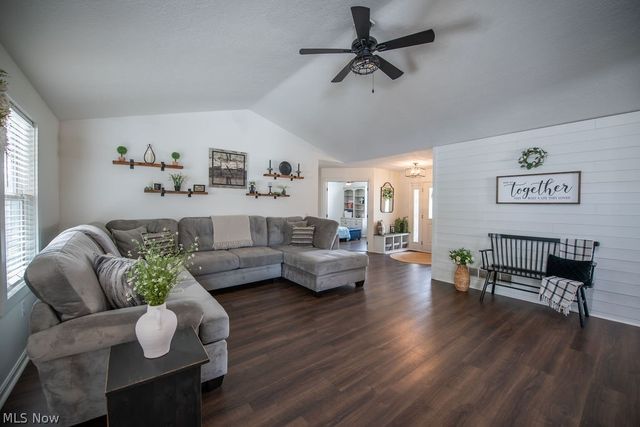 316 Creekside Road SE, New Philadelphia, OH 44663