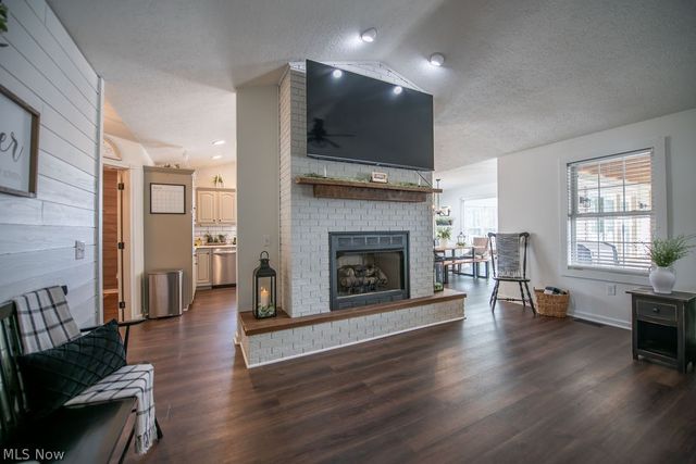 316 Creekside Road SE, New Philadelphia, OH 44663