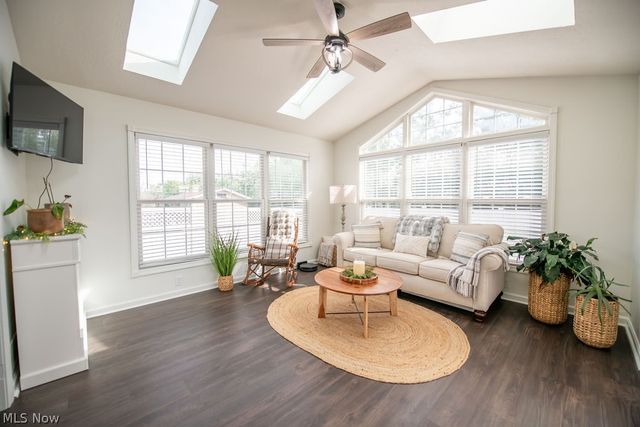 316 Creekside Road SE, New Philadelphia, OH 44663