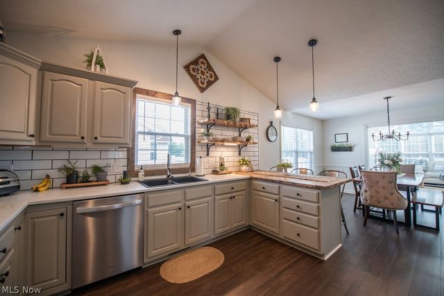 316 Creekside Road SE, New Philadelphia, OH 44663