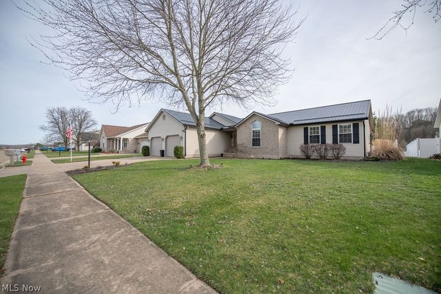 316 Creekside Road SE, New Philadelphia, OH 44663