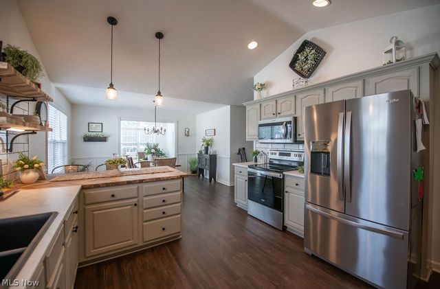 316 Creekside Road SE, New Philadelphia, OH 44663