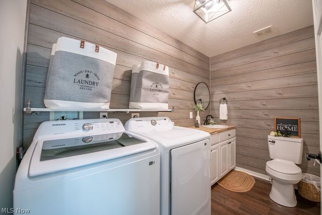 316 Creekside Road SE, New Philadelphia, OH 44663