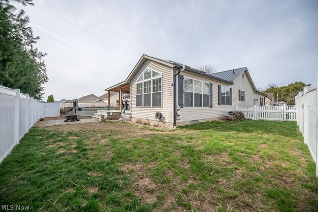 316 Creekside Road SE, New Philadelphia, OH 44663