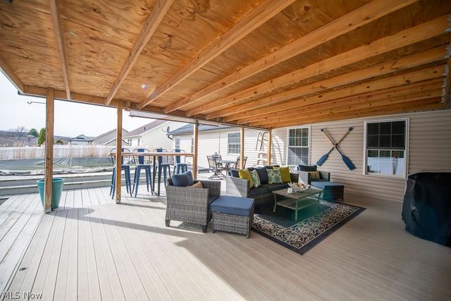 316 Creekside Road SE, New Philadelphia, OH 44663