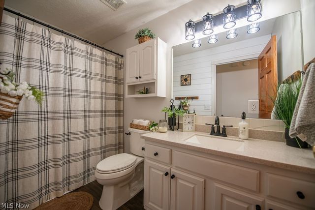 316 Creekside Road SE, New Philadelphia, OH 44663