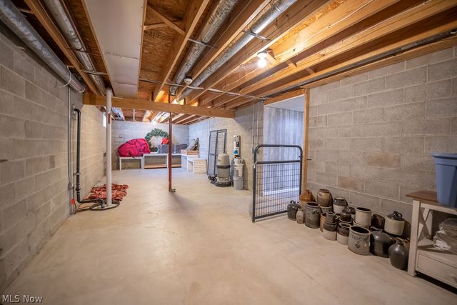 316 Creekside Road SE, New Philadelphia, OH 44663