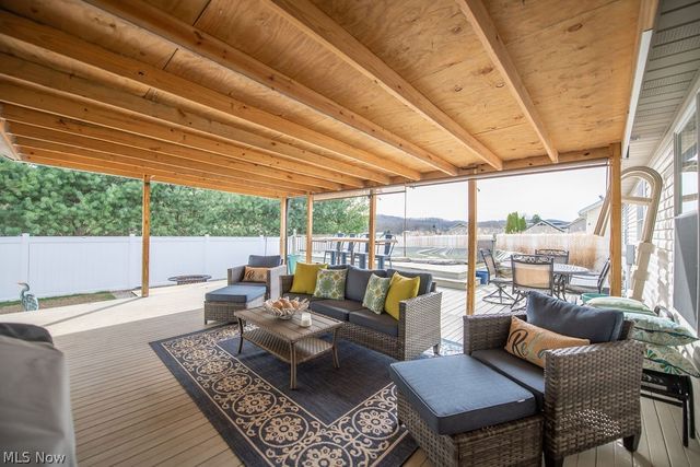 316 Creekside Road SE, New Philadelphia, OH 44663