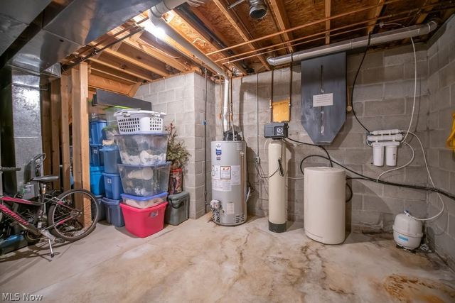 316 Creekside Road SE, New Philadelphia, OH 44663