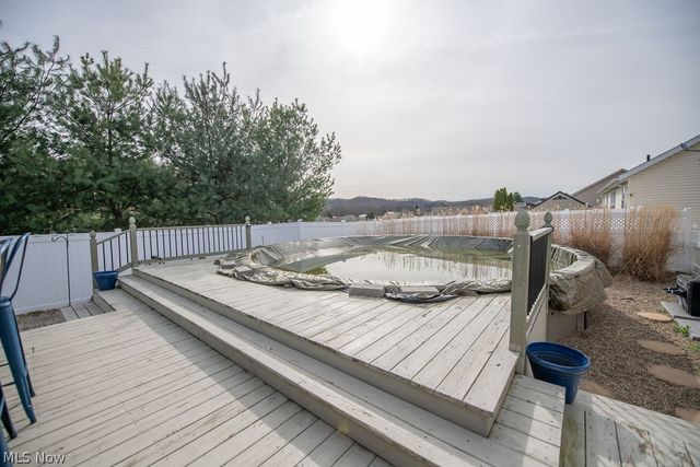 316 Creekside Road SE, New Philadelphia, OH 44663