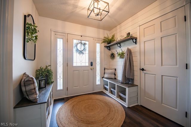 316 Creekside Road SE, New Philadelphia, OH 44663