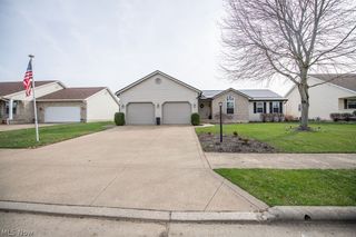 316 Creekside Road SE, New Philadelphia, OH 44663