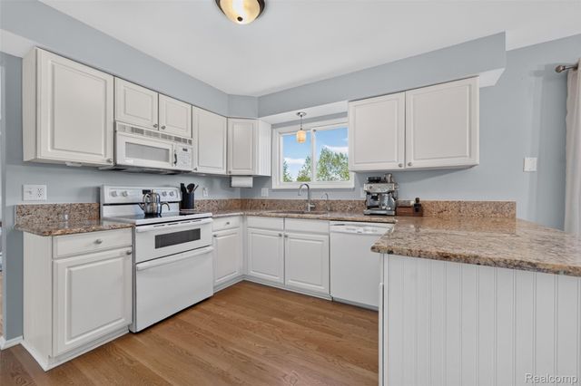 849 Chatham Drive, Milford Village, MI 48381