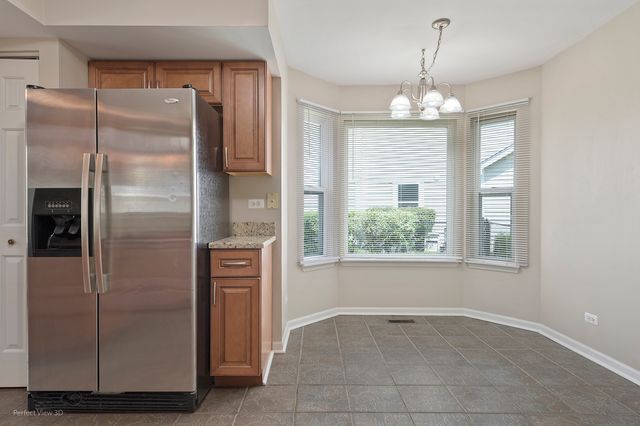 220 Lexington Lane, Grayslake, IL 60030
