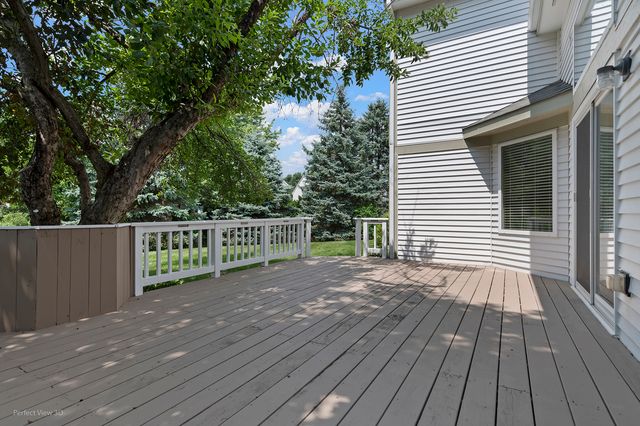 220 Lexington Lane, Grayslake, IL 60030
