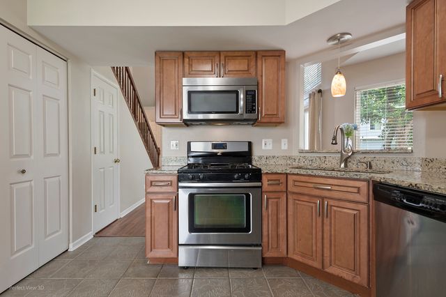 220 Lexington Lane, Grayslake, IL 60030