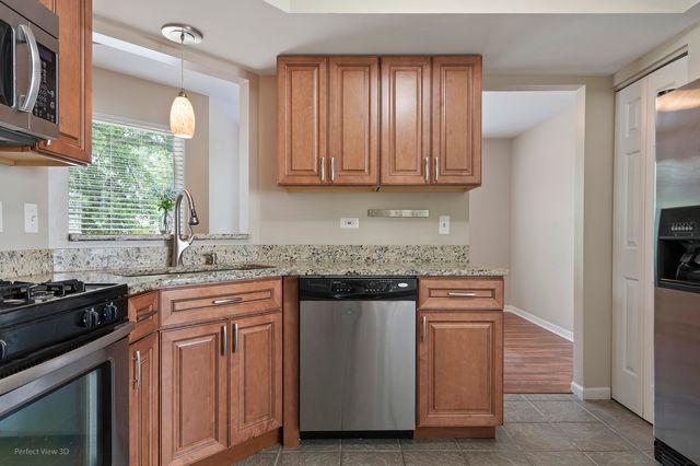 220 Lexington Lane, Grayslake, IL 60030