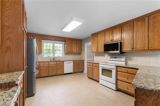 2636 Farmpond Court, Haw River, NC 27258