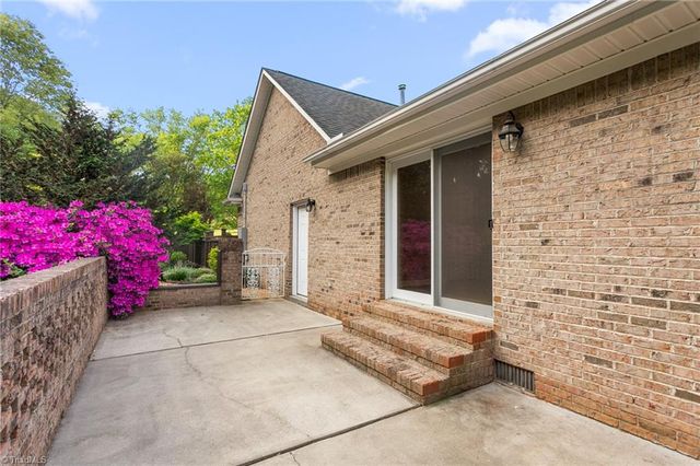 2636 Farmpond Court, Haw River, NC 27258