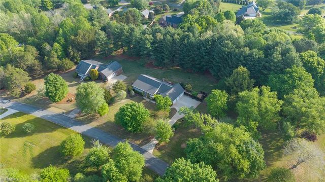 2636 Farmpond Court, Haw River, NC 27258