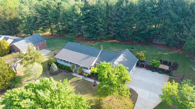 2636 Farmpond Court, Haw River, NC 27258