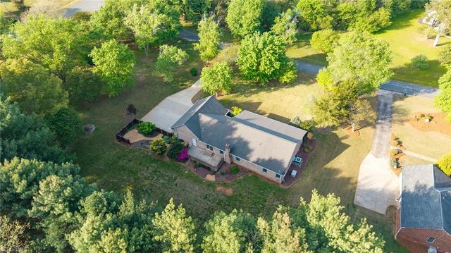 2636 Farmpond Court, Haw River, NC 27258