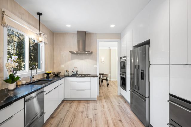 1802 Princeton Court, Lake Forest, IL 60045