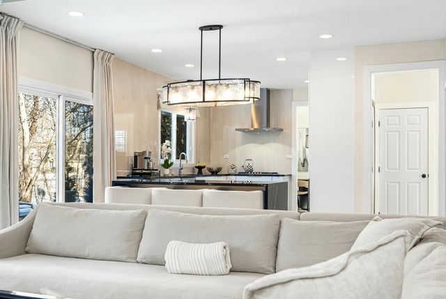 1802 Princeton Court, Lake Forest, IL 60045