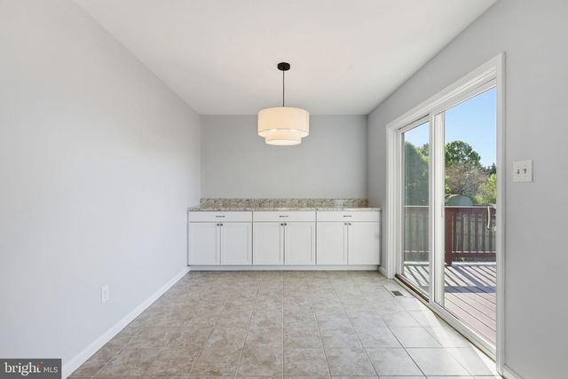 7020 HELM DR, Remington, VA 22734