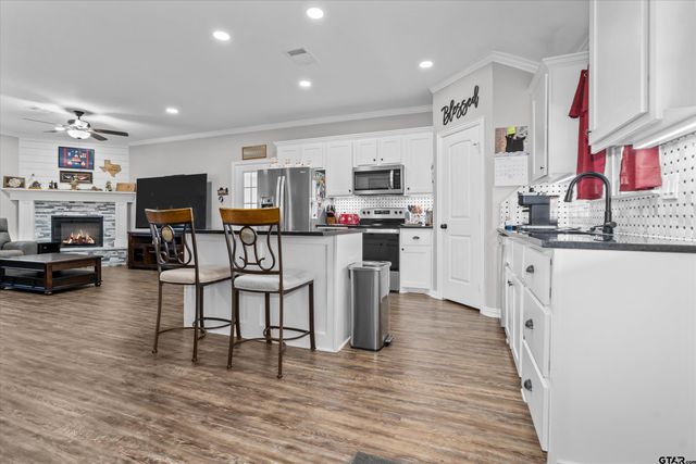 19764 E FM 837, Frankston, TX 75763