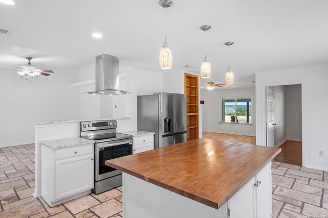 110 live oak, Kerrville, TX 78028