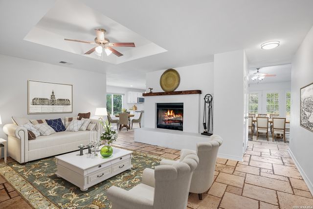 110 live oak, Kerrville, TX 78028