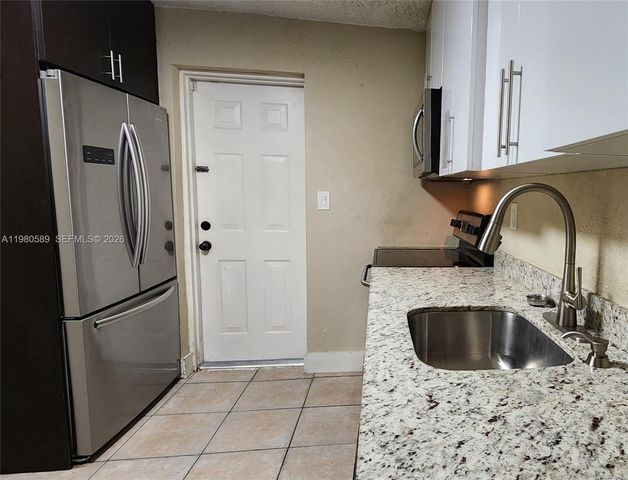 880 E 26th St, Hialeah, FL 33013