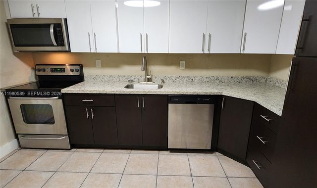 880 E 26th St, Hialeah, FL 33013