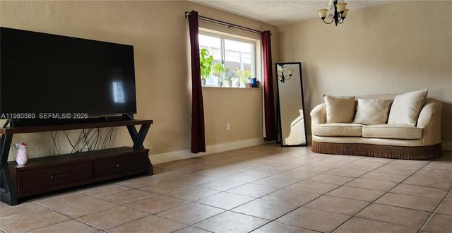 880 E 26th St, Hialeah, FL 33013