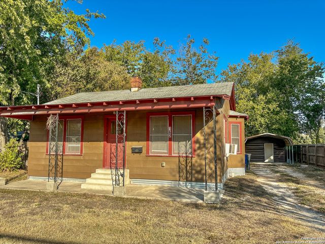 162 W Faust, New Braunfels, TX 78130