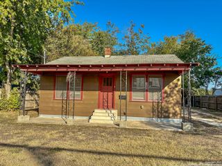 162 W Faust, New Braunfels, TX 78130