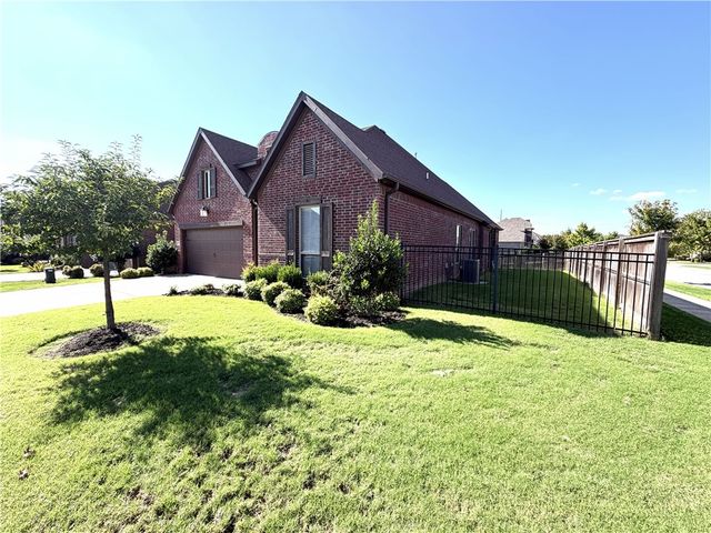 2700 Nottingham Avenue, Bentonville, AR 72713