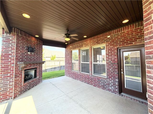 2700 Nottingham Avenue, Bentonville, AR 72713