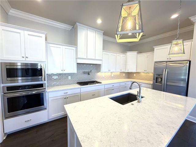 2700 Nottingham Avenue, Bentonville, AR 72713