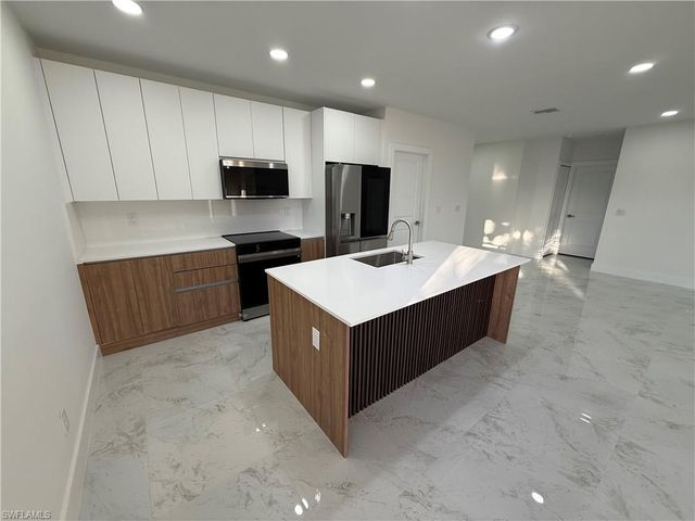 2012 NE 28th ST, Cape Coral, FL 33909