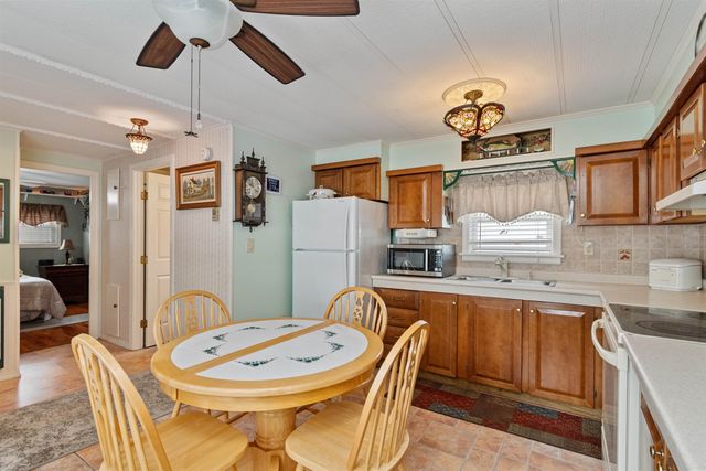 6 East Avenue, Colchester (colchester), VT 05446