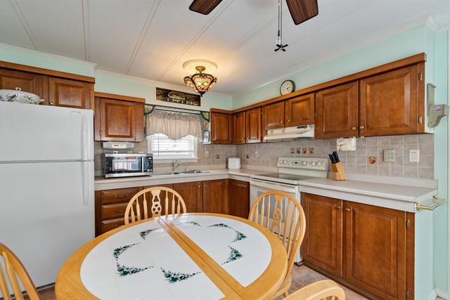 6 East Avenue, Colchester (colchester), VT 05446