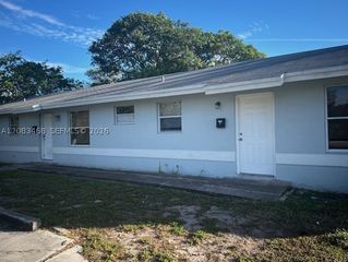2746 Johnson St W, Hollywood, FL 33020