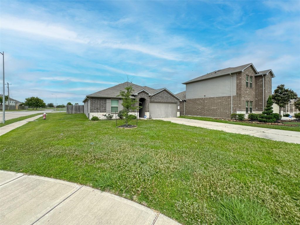 8203 Tamarind Lane, Baytown, TX 77521